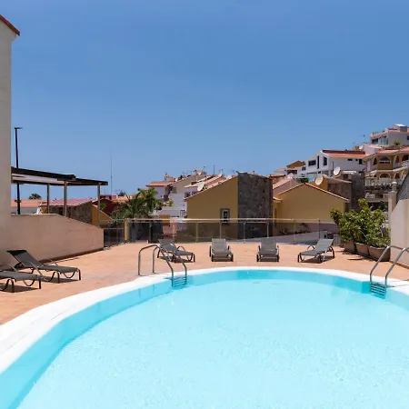 Апартаменты Cozy 2br Retreat With Big Terrace, Peaceful Minutes Away From The