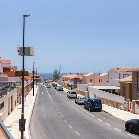 Cozy 2br Retreat With Big Terrace, Peaceful Minutes Away From The Arguineguin