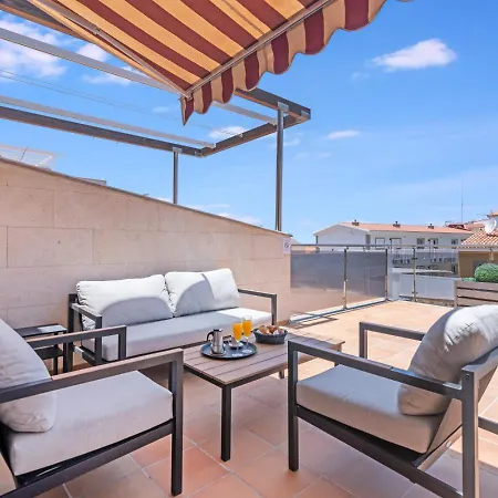 Cozy 2br Retreat With Big Terrace, Peaceful Minutes Away From The Apartament *