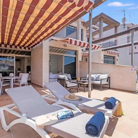 Апартаменты Cozy 2br Retreat With Big Terrace, Peaceful Minutes Away From The *