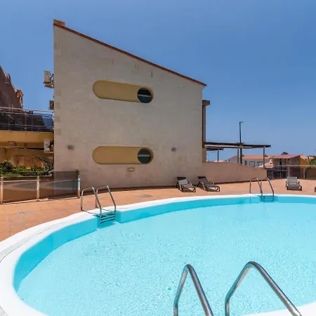 Cozy 2br Retreat With Big Terrace, Peaceful Minutes Away From The Apartament