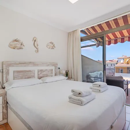 Cozy 2br Retreat With Big Terrace, Peaceful Minutes Away From The Apartament *